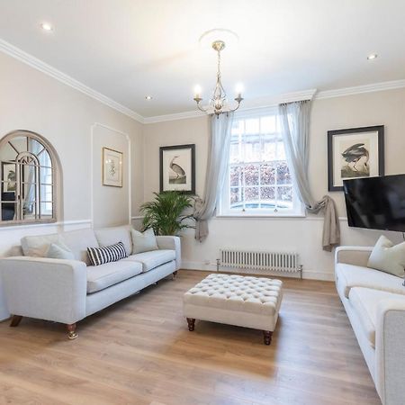 Beautiful 4 Bedroom Home チェルトナム エクステリア 写真