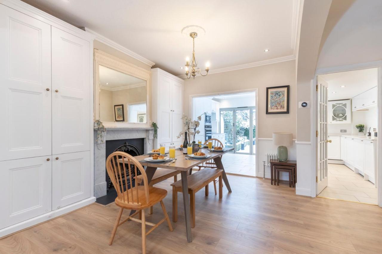 Beautiful 4 Bedroom Home チェルトナム エクステリア 写真