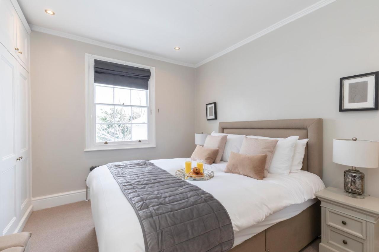 Beautiful 4 Bedroom Home チェルトナム エクステリア 写真