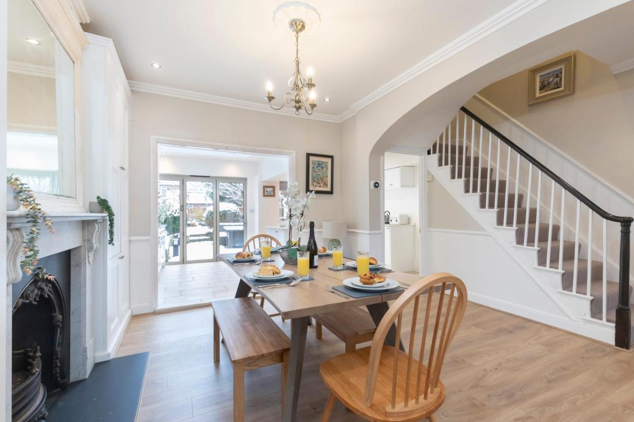 Beautiful 4 Bedroom Home チェルトナム エクステリア 写真