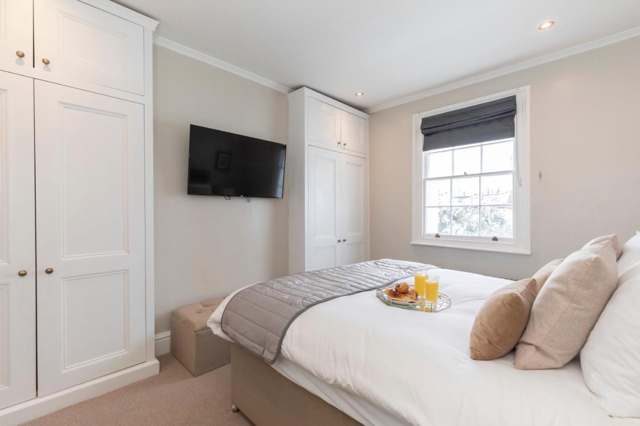 Beautiful 4 Bedroom Home チェルトナム エクステリア 写真