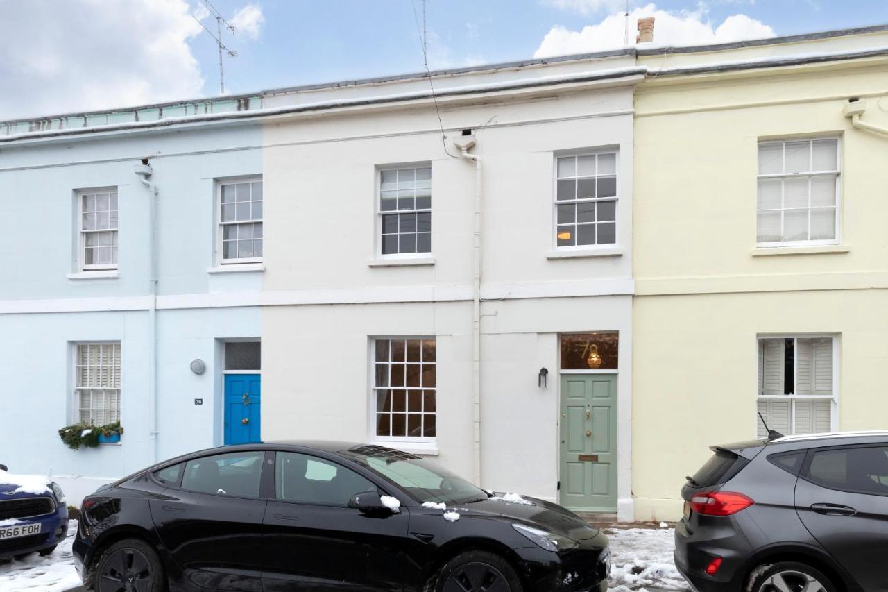 Beautiful 4 Bedroom Home チェルトナム エクステリア 写真