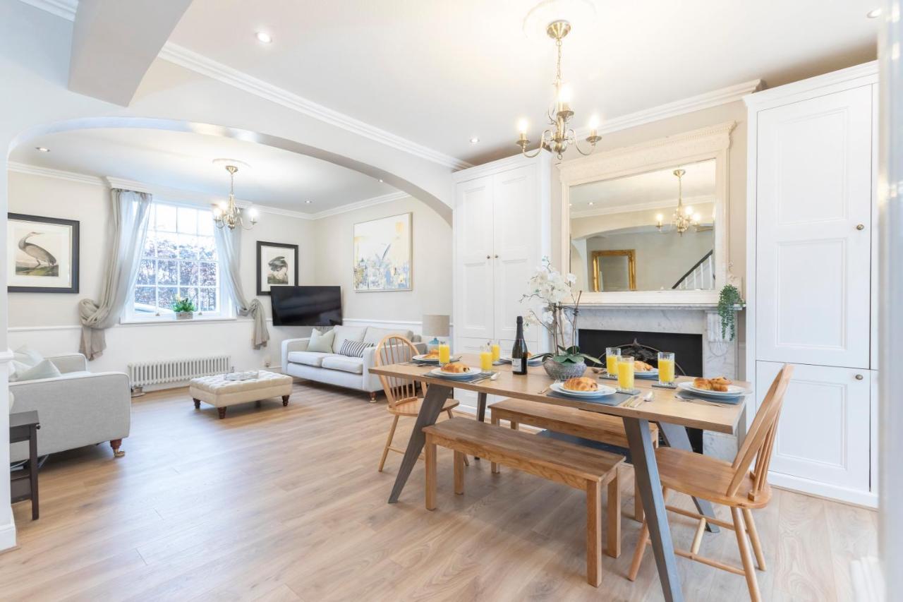 Beautiful 4 Bedroom Home チェルトナム エクステリア 写真