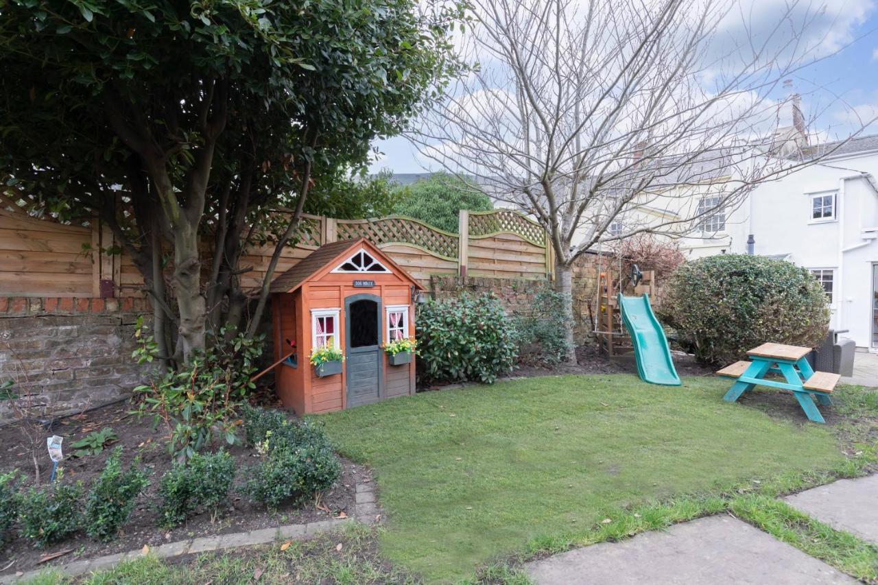 Beautiful 4 Bedroom Home チェルトナム エクステリア 写真