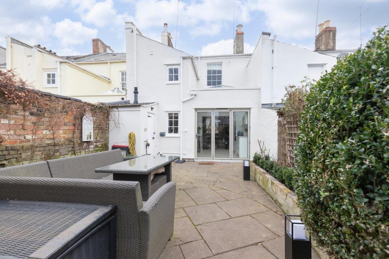 Beautiful 4 Bedroom Home チェルトナム エクステリア 写真